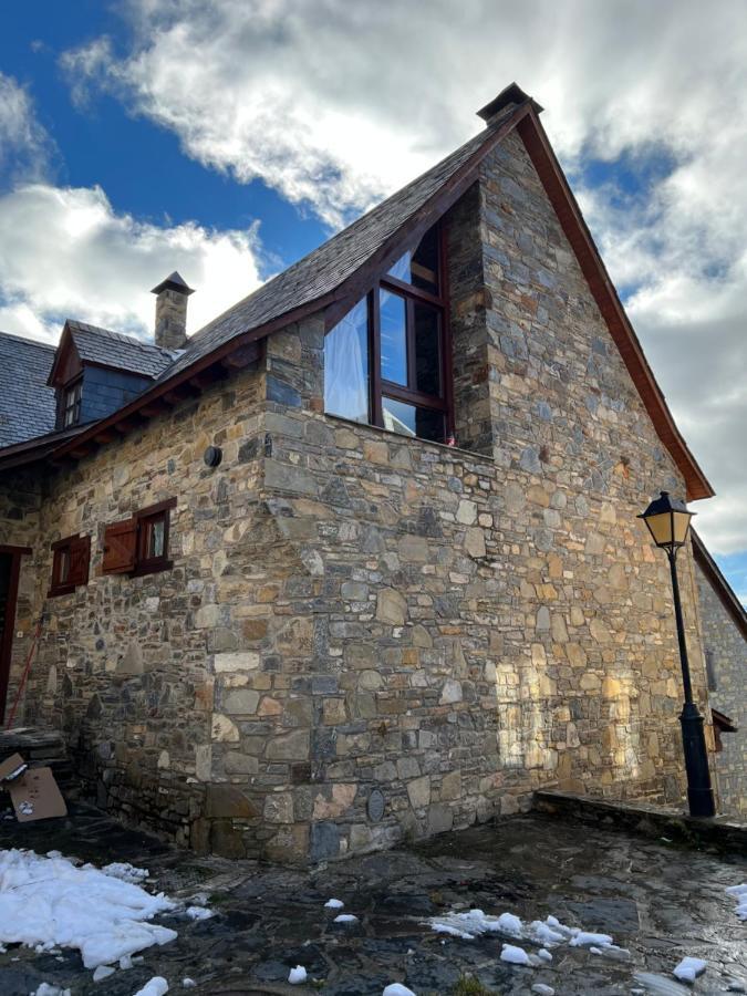 Casa De Piedra Con Encanto En El Bonito Pueblo De Bagergue Villa Exterior photo