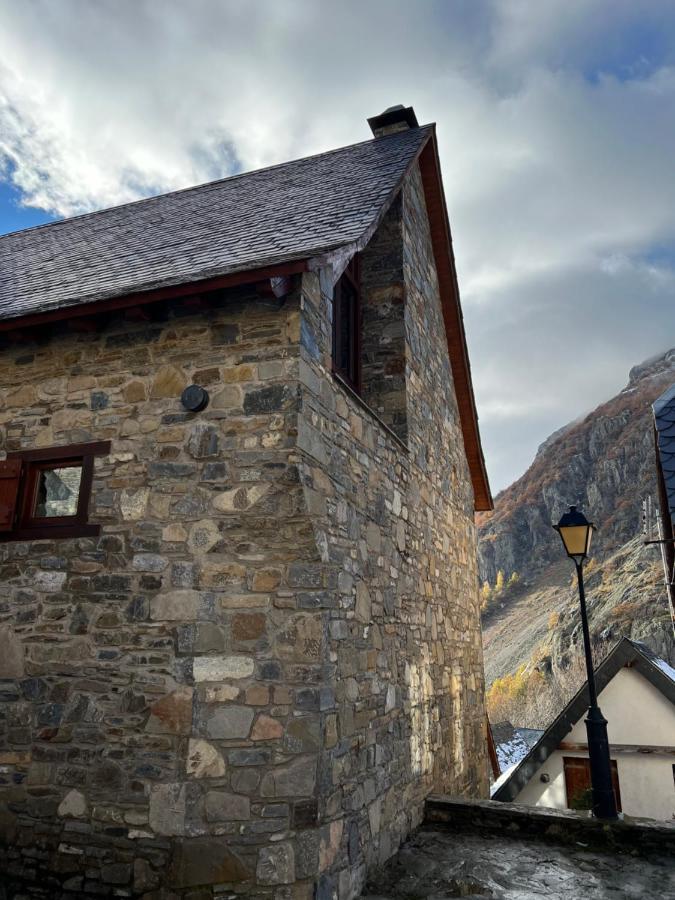 Casa De Piedra Con Encanto En El Bonito Pueblo De Bagergue Villa Exterior photo