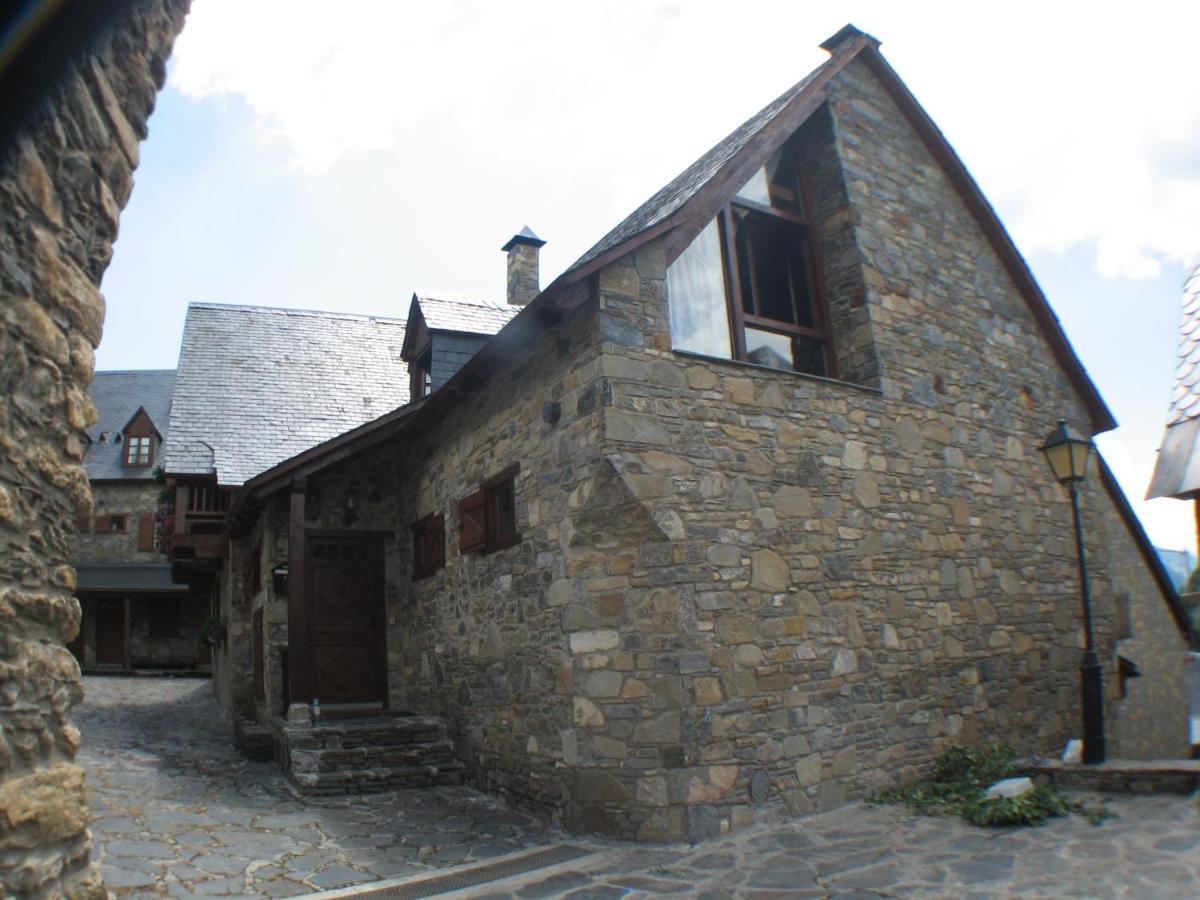 Casa De Piedra Con Encanto En El Bonito Pueblo De Bagergue Villa Exterior photo