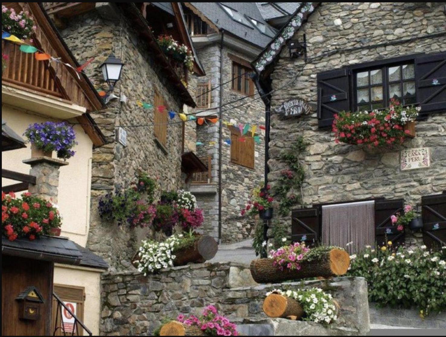 Casa De Piedra Con Encanto En El Bonito Pueblo De Bagergue Villa Exterior photo